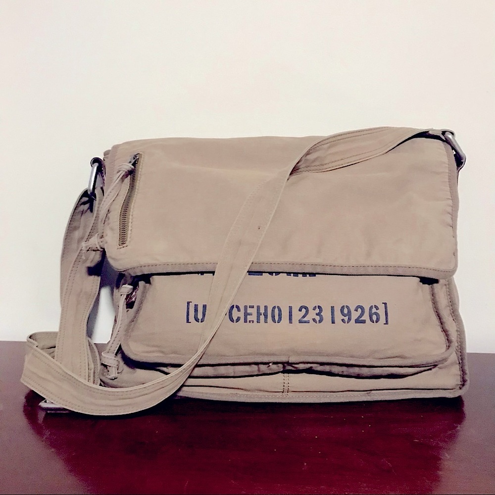 Fossil Messenger Bag
